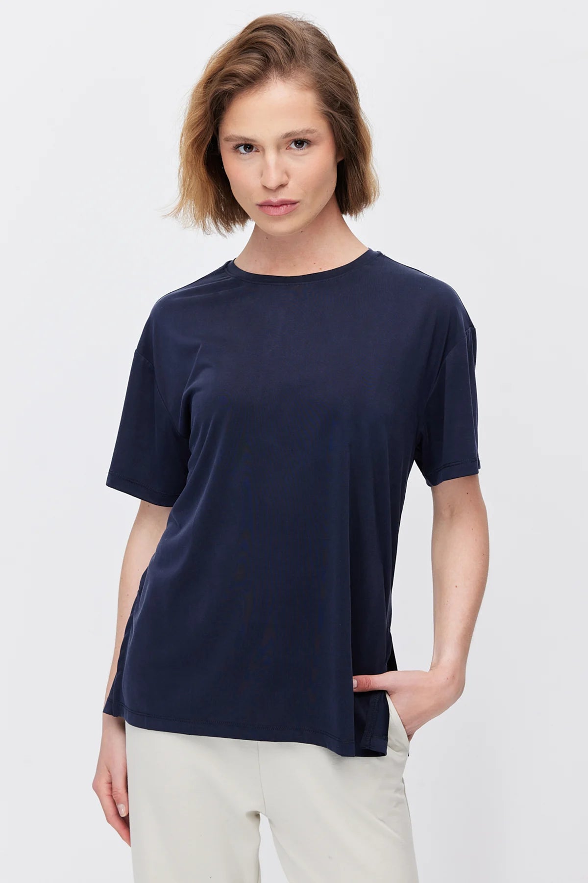 Kadın Yumuşak Dokulu Yanları Yırtmaç Detaylı T-shirt