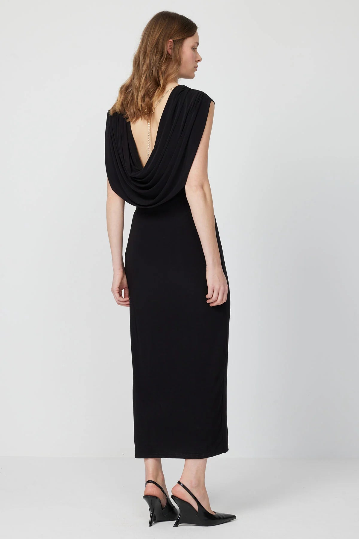 فستان ميدي أسود نسائي بتفاصيل ظهر منسدلة