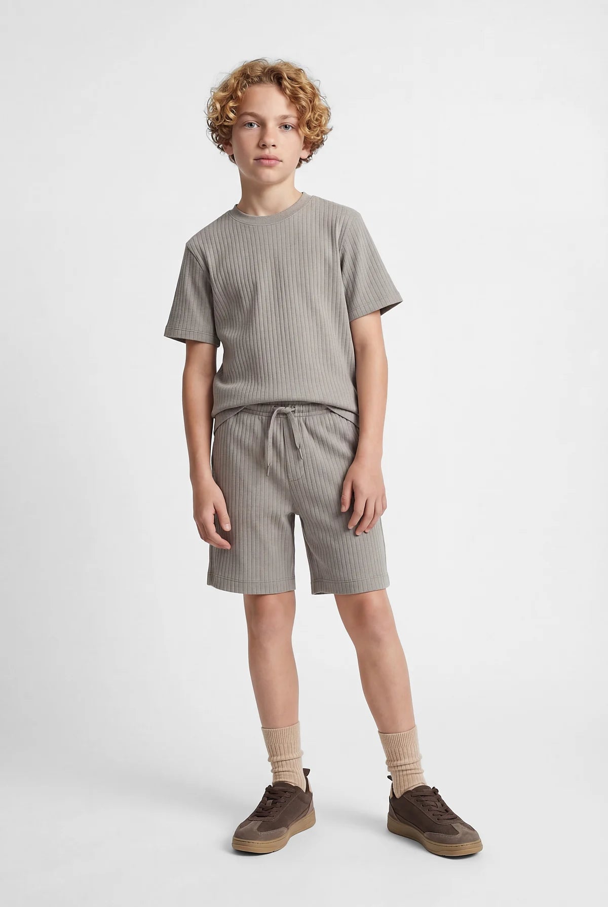 طقم أساسي للأولاد مكون من قطعتين