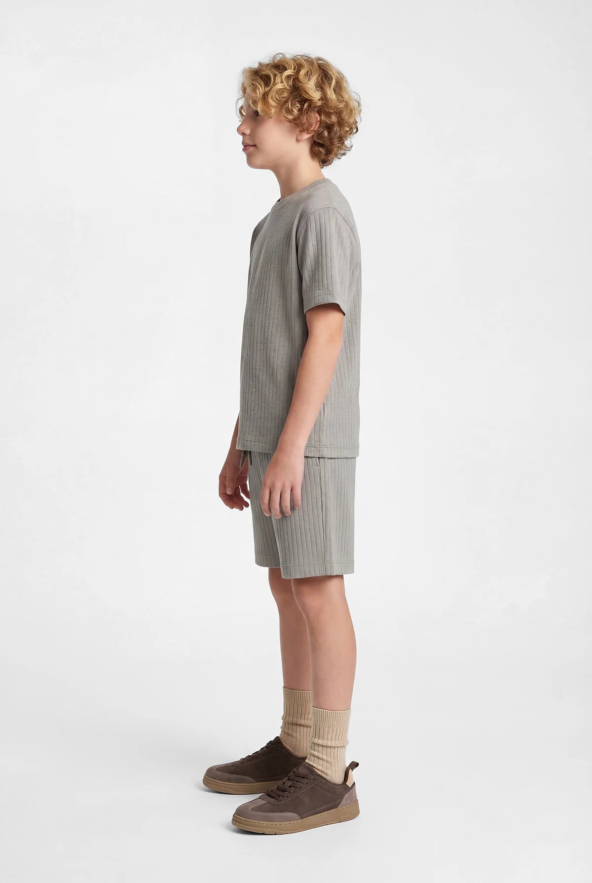 طقم أساسي للأولاد مكون من قطعتين