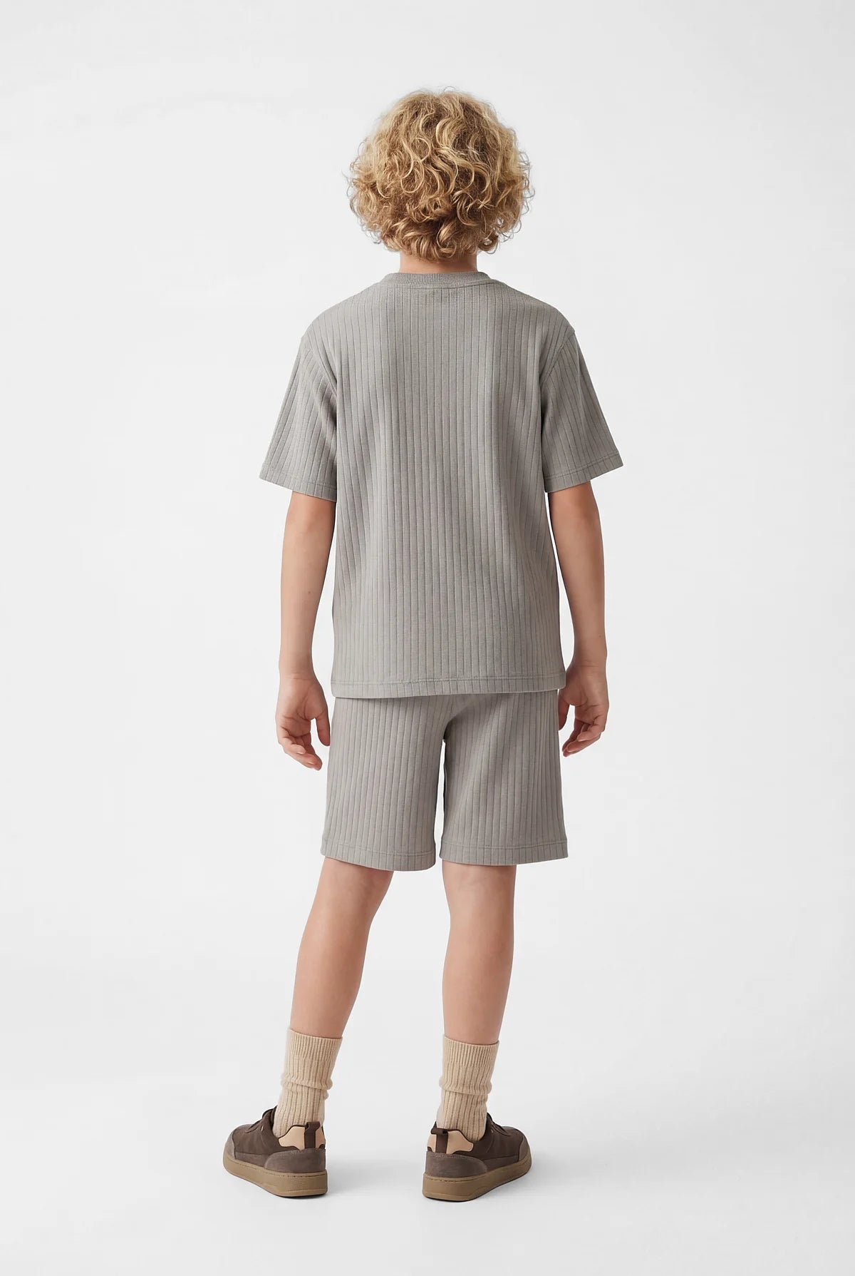 طقم أساسي للأولاد مكون من قطعتين