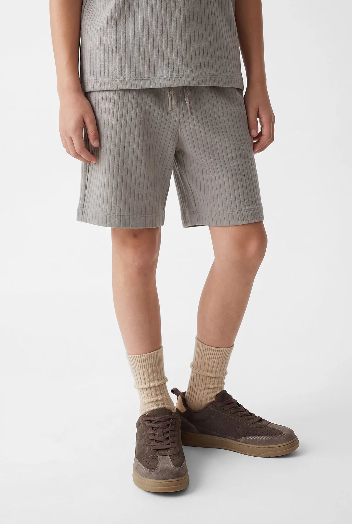 طقم أساسي للأولاد مكون من قطعتين