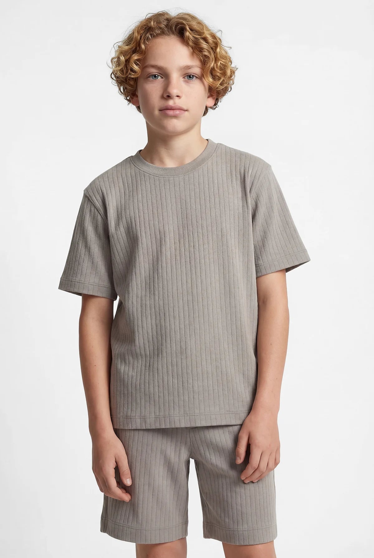 طقم أساسي للأولاد مكون من قطعتين