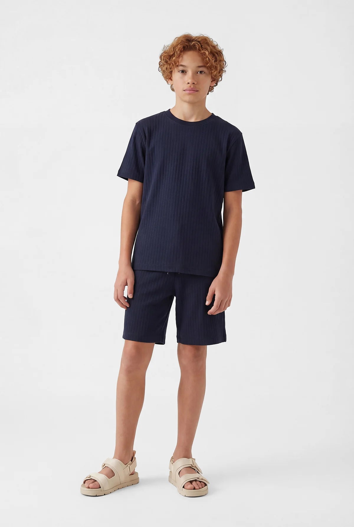 طقم أساسي للأولاد مكون من قطعتين