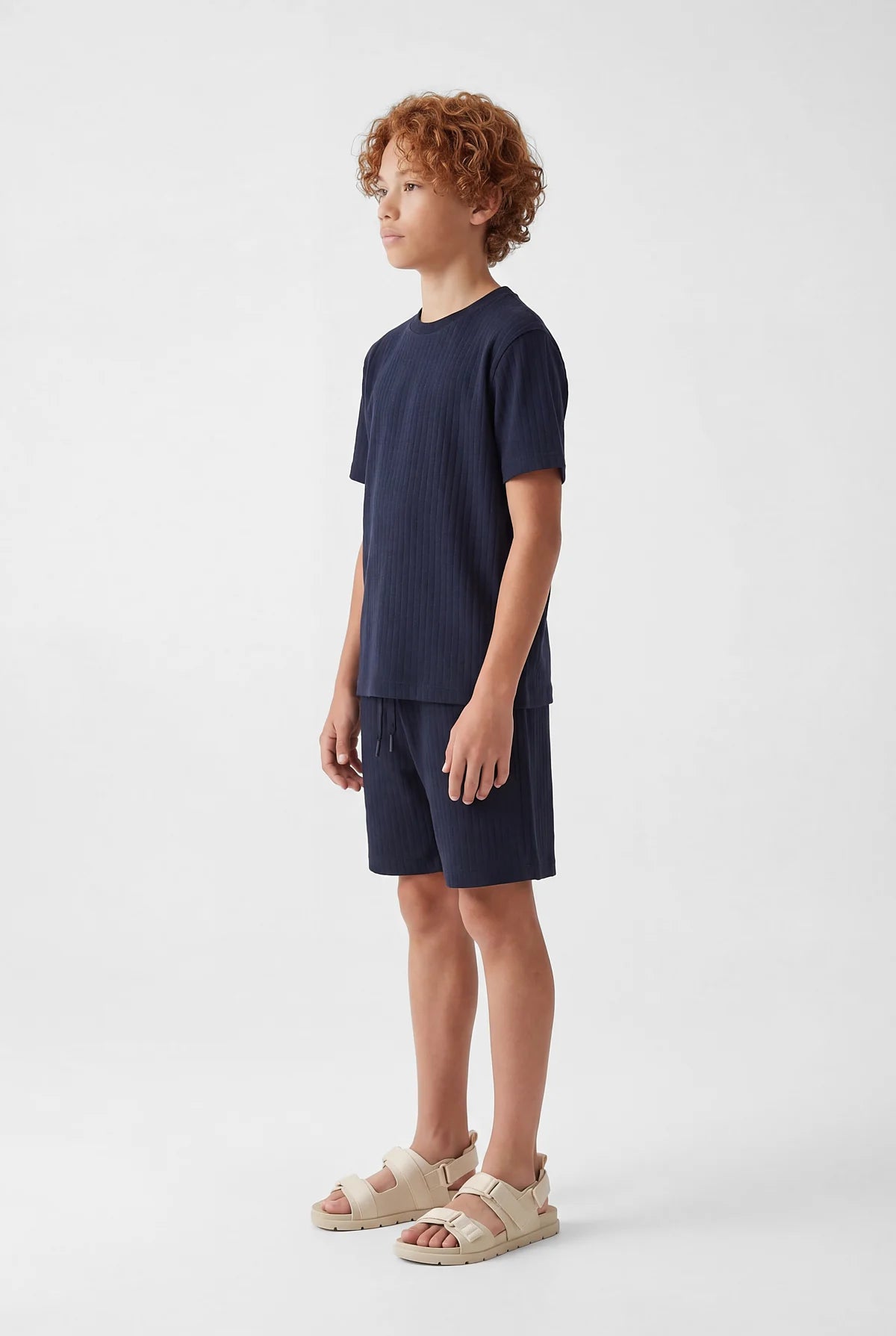 طقم أساسي للأولاد مكون من قطعتين