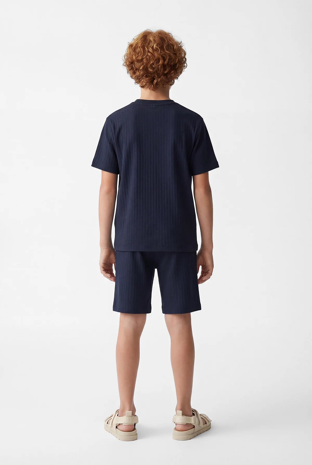 طقم أساسي للأولاد مكون من قطعتين