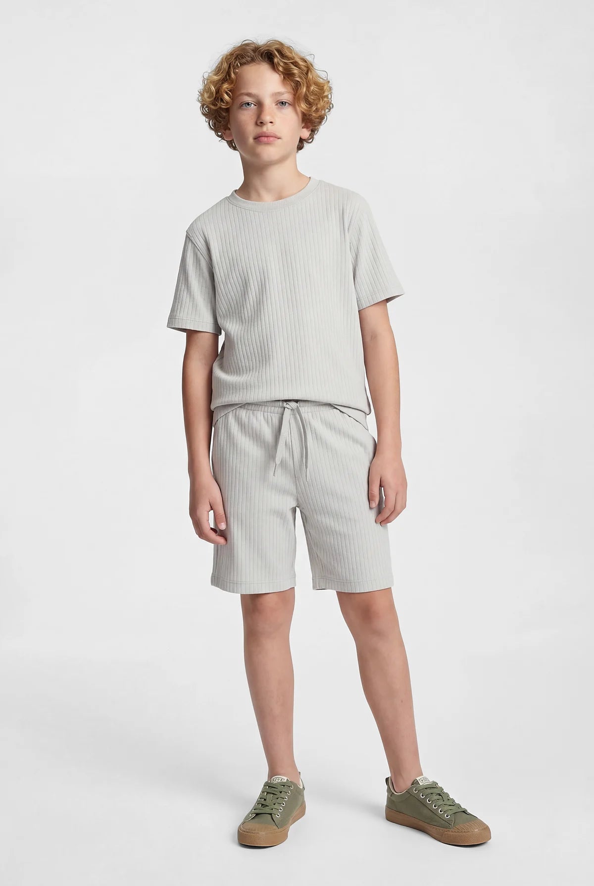 طقم أساسي للأولاد مكون من قطعتين