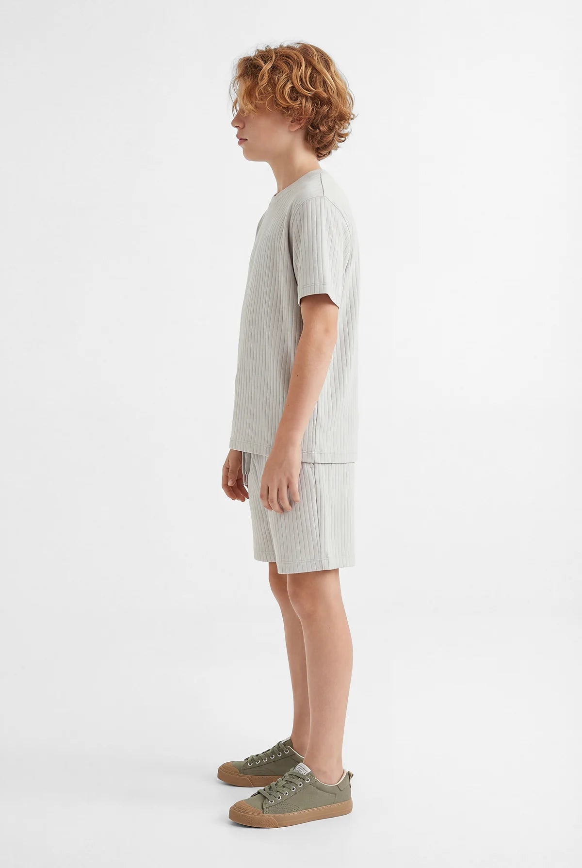 طقم أساسي للأولاد مكون من قطعتين