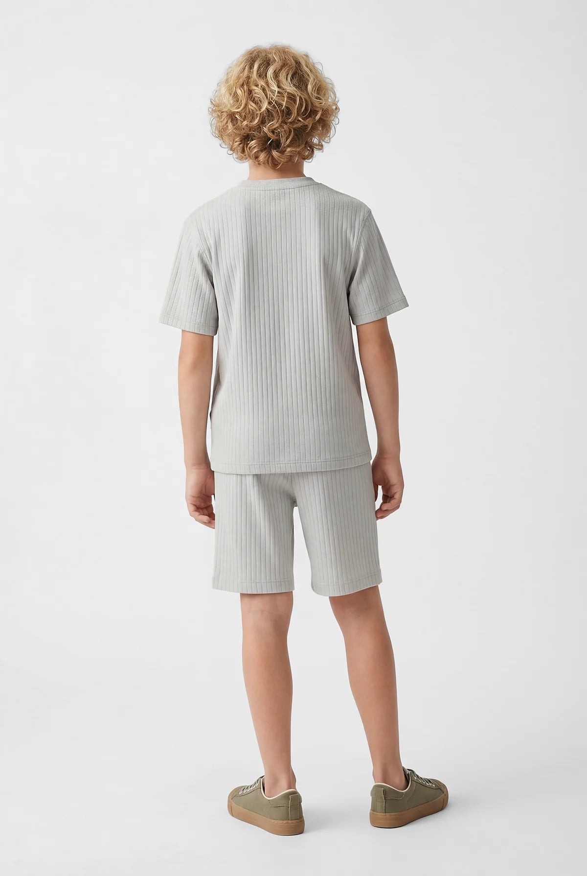 طقم أساسي للأولاد مكون من قطعتين