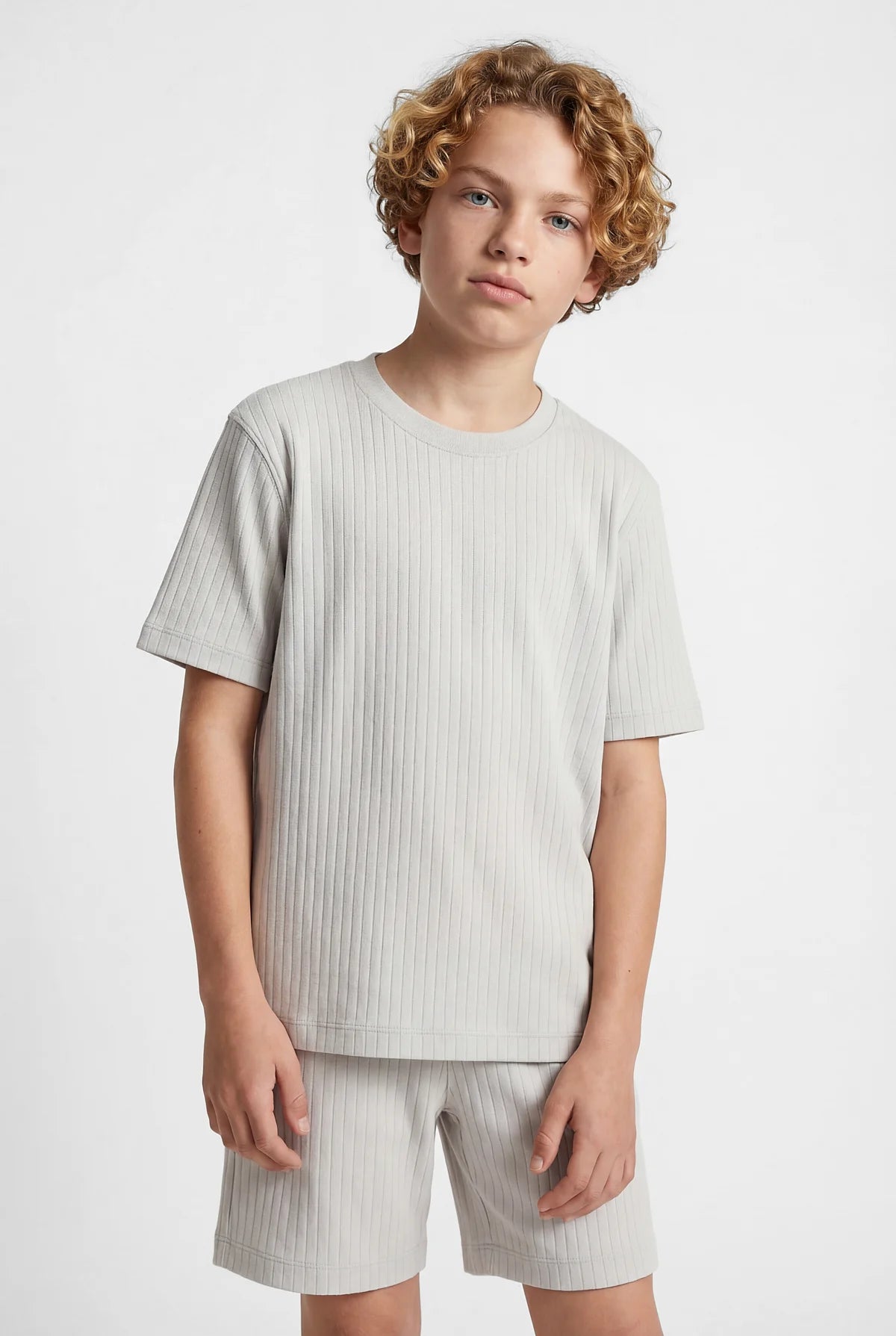 طقم أساسي للأولاد مكون من قطعتين