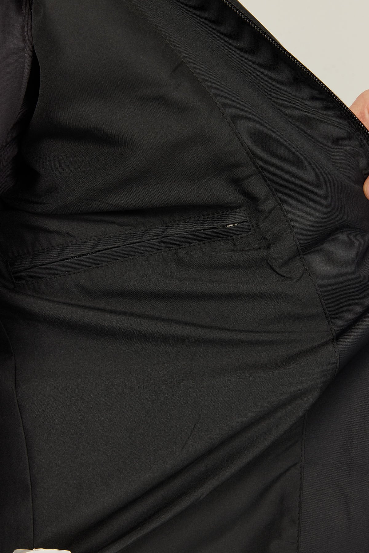 چاکەتی وەرزی پیاوان