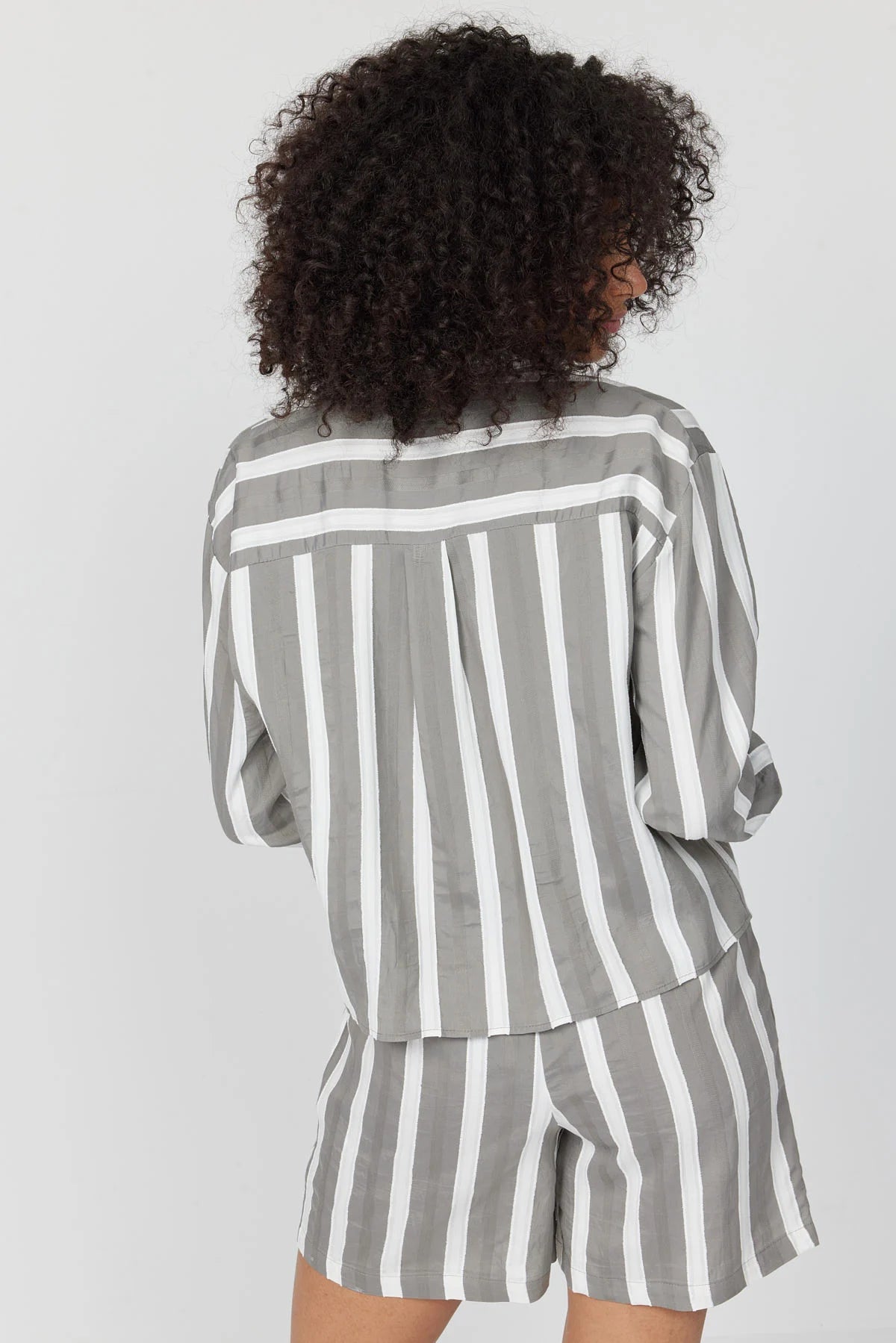 کراسی ڕەنگاوڕەنگی ئافرەتان