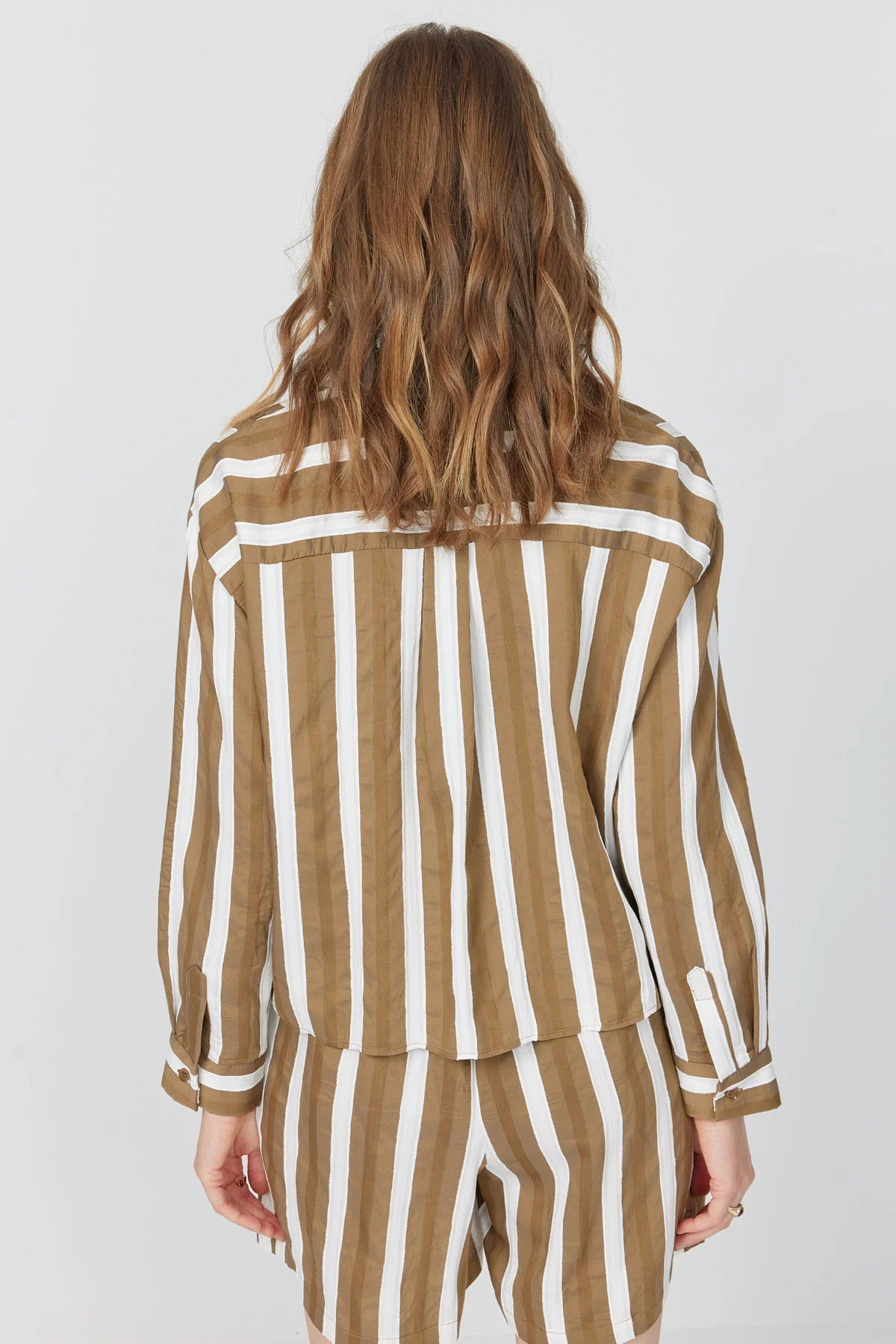 کراسی ڕەنگاوڕەنگی ئافرەتان