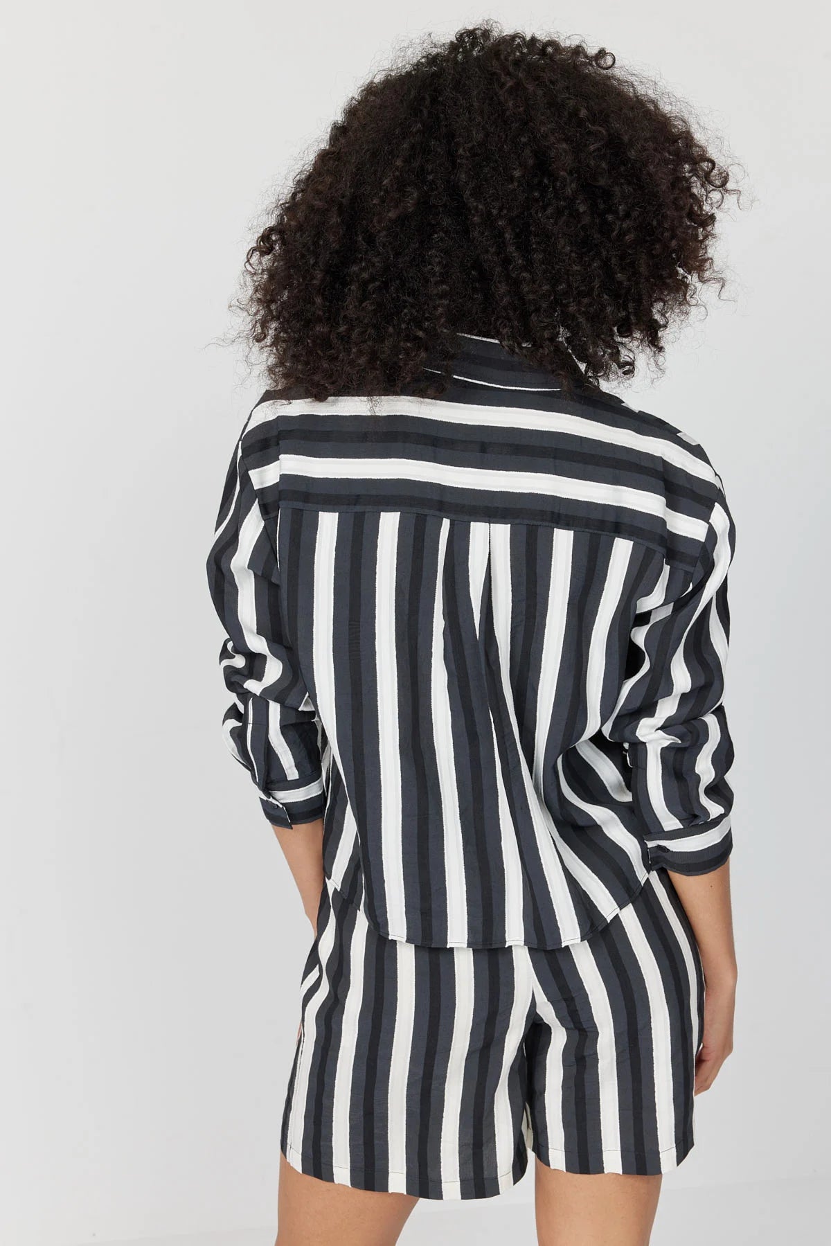 کراسی ڕەنگاوڕەنگی ئافرەتان