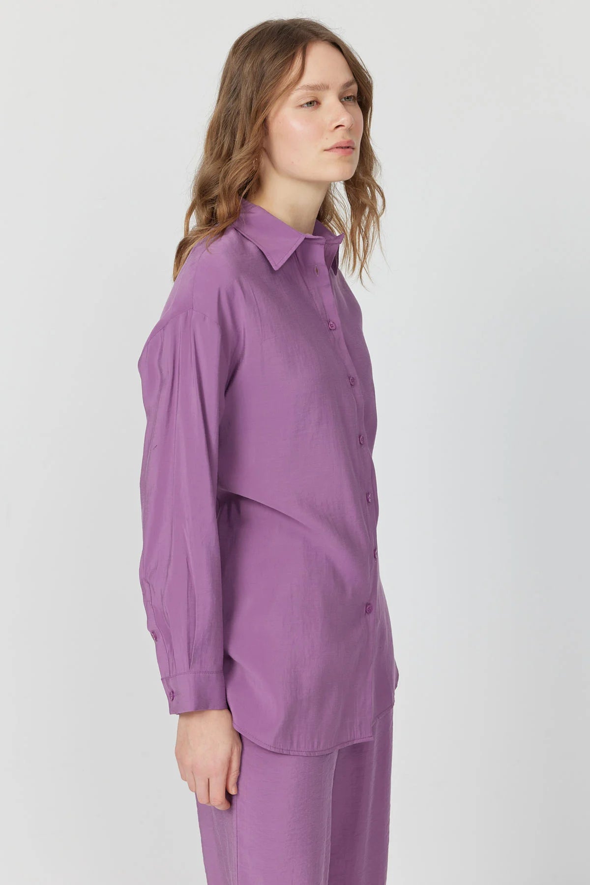 کراسی ئافرەتان بە وردەکاری کراواتەوە