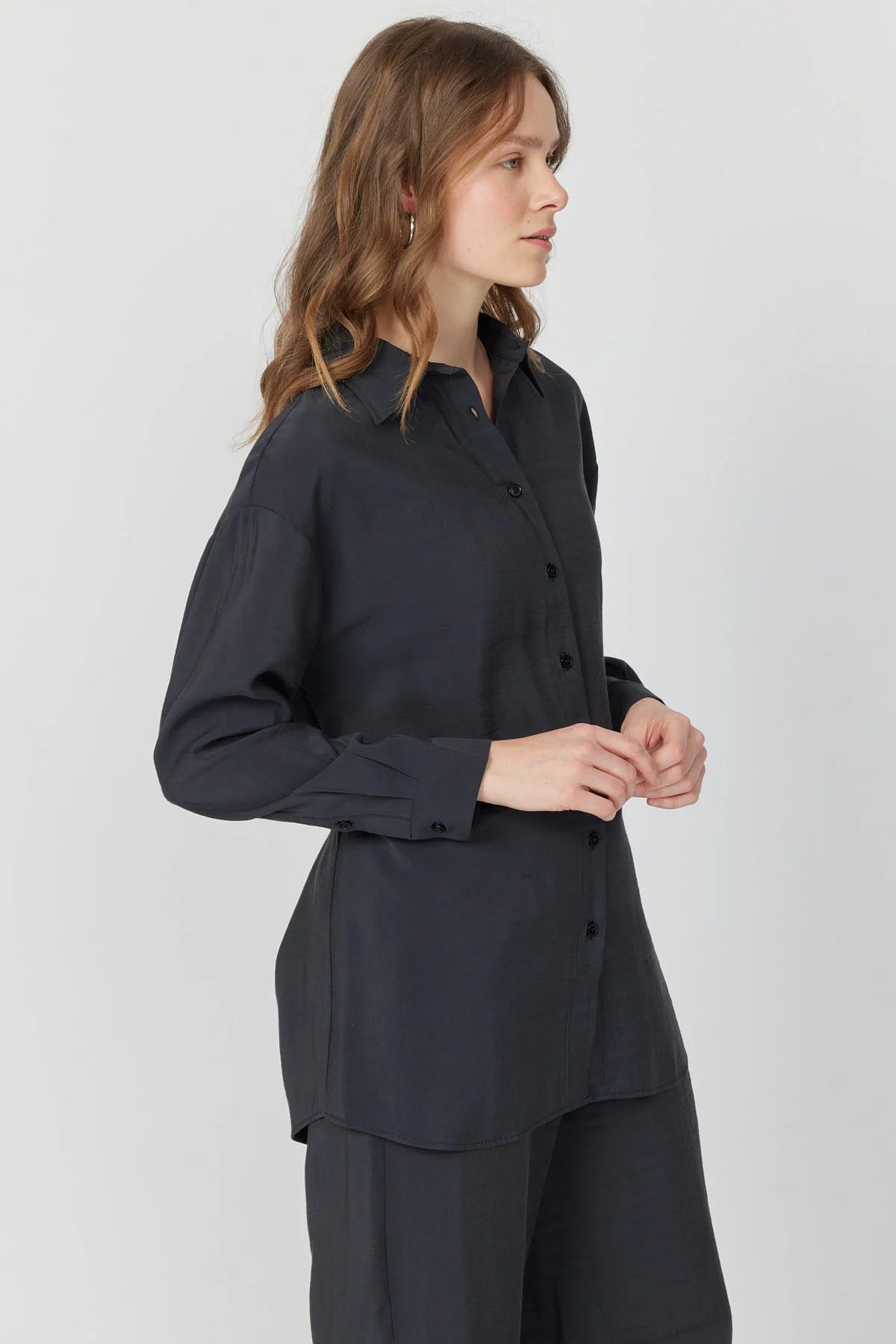 کراسی ئافرەتان بە وردەکاری کراواتەوە