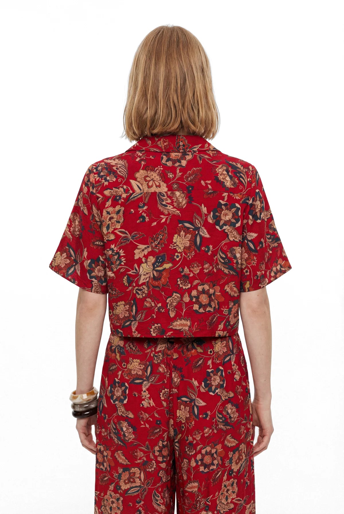 بلوزة نسائية برباط أمامي مزينة بنقوش زهور