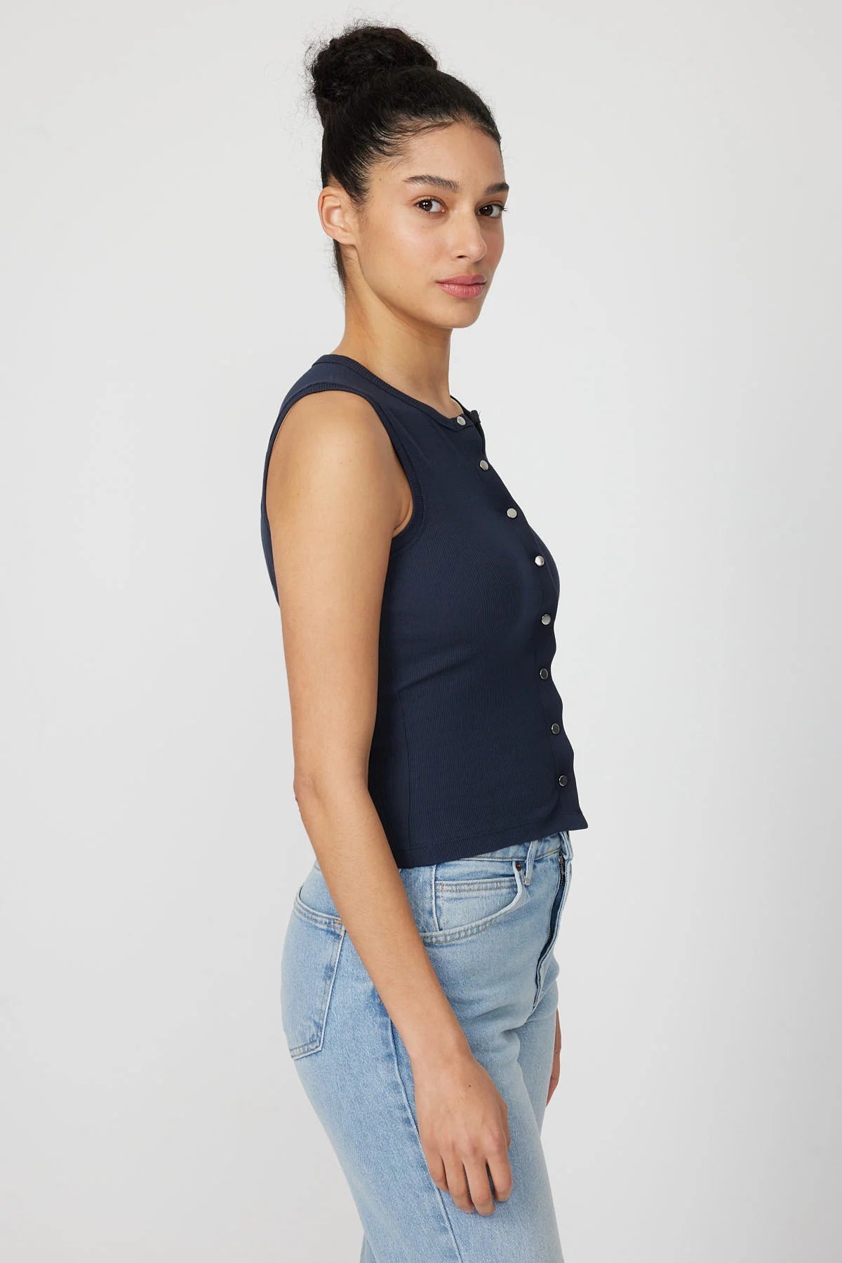 بلوزی بێ قۆڵی ئافرەتان