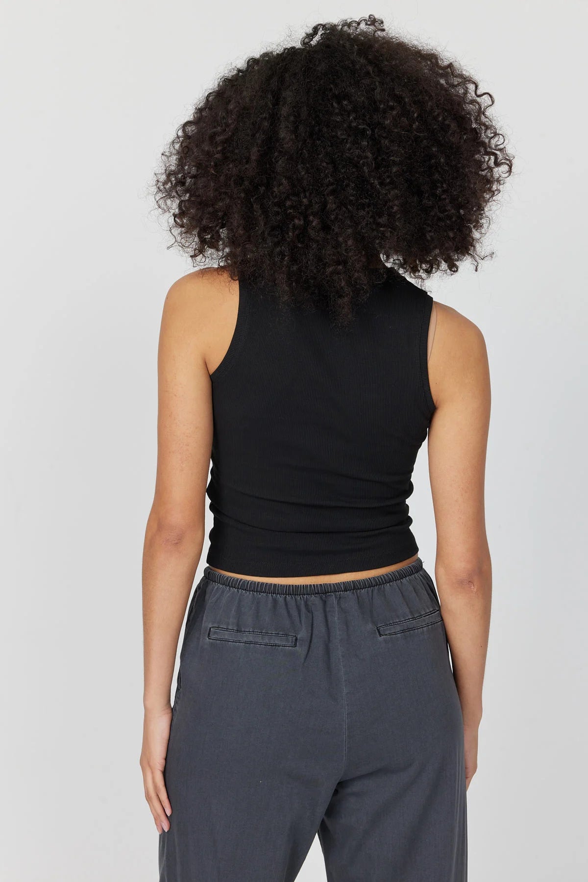 بلوزی بێ قۆڵی ئافرەتان