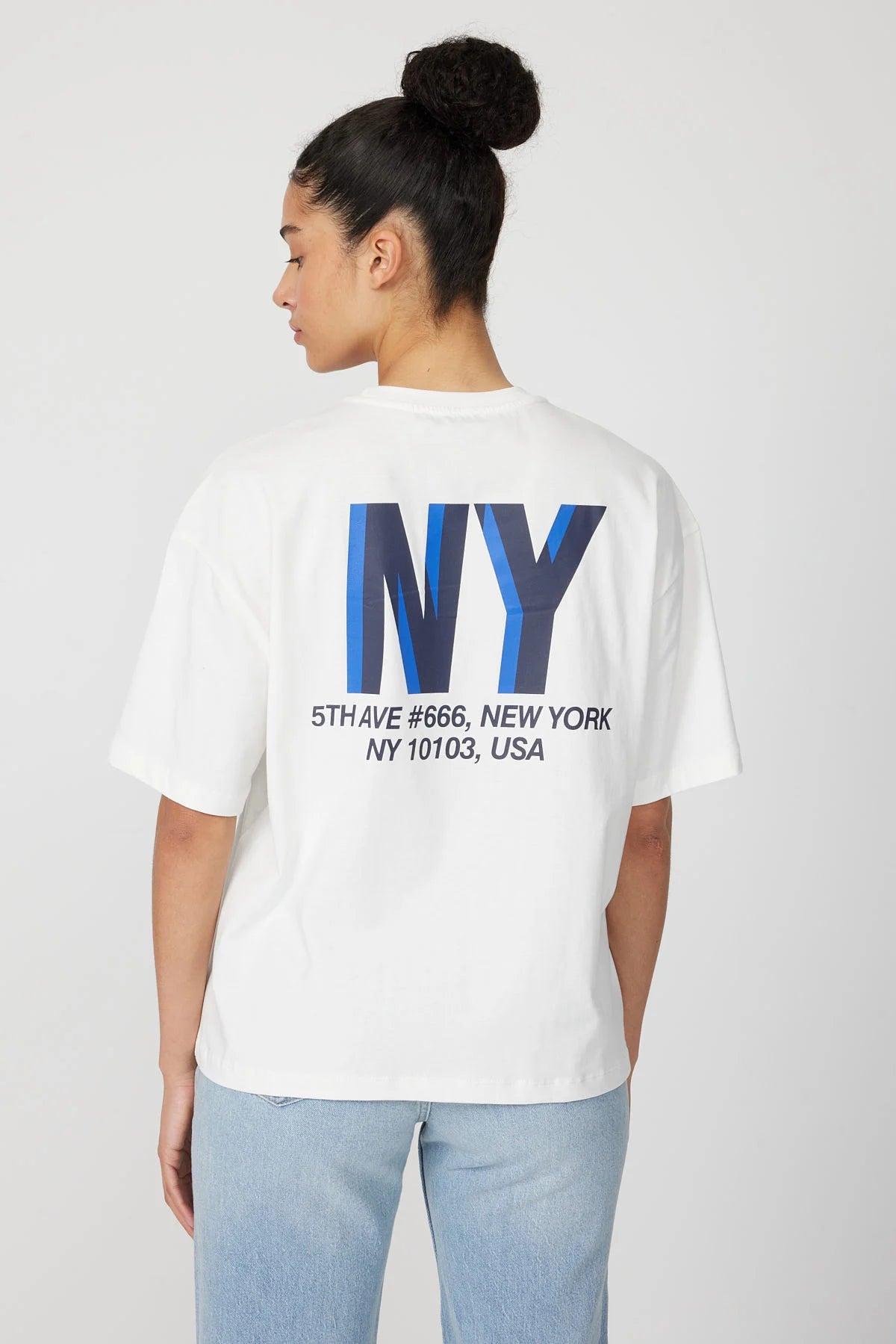 تیشێرتی ئافرەتان