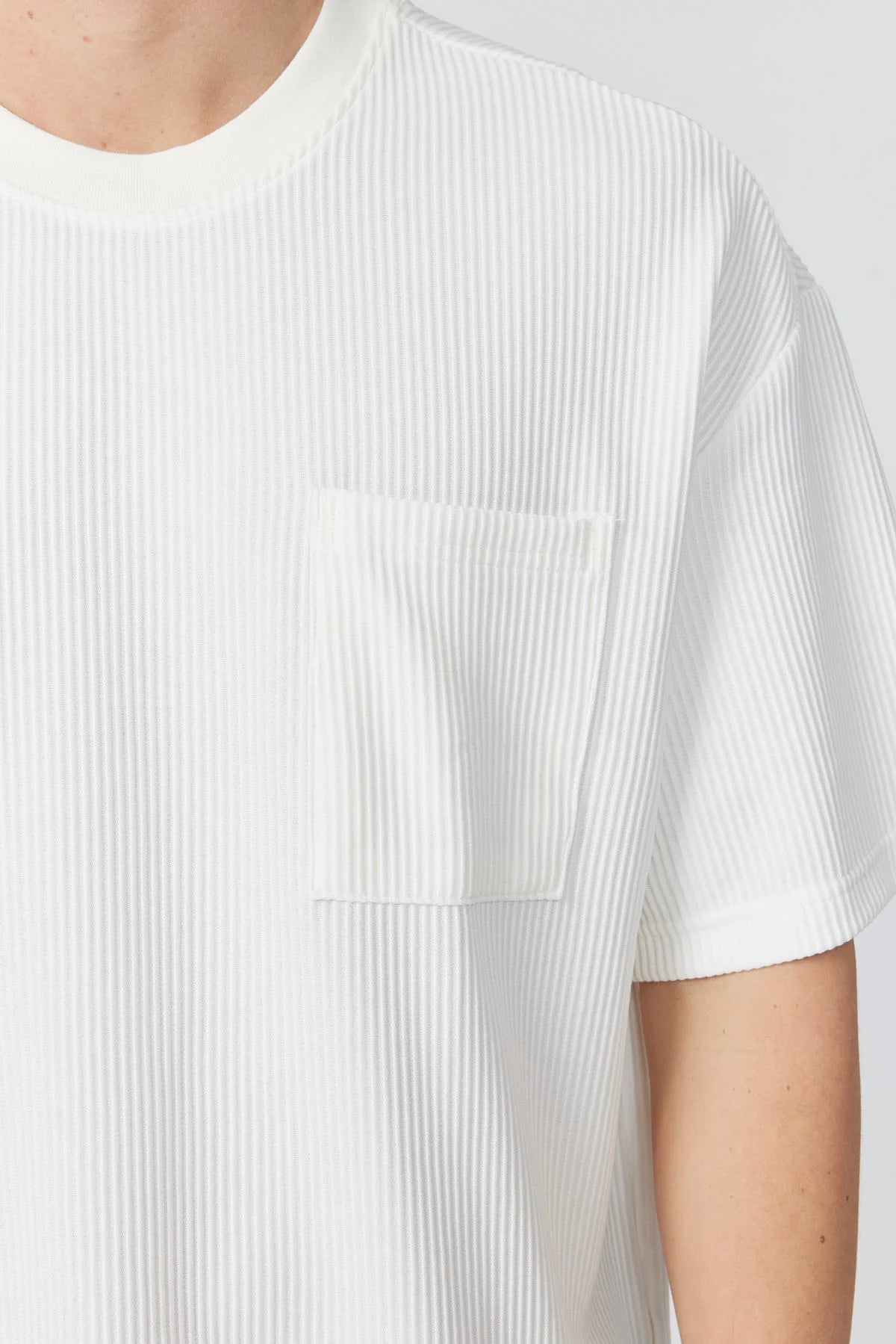 تیشێرتی بەگیرفان بۆ پیاوان