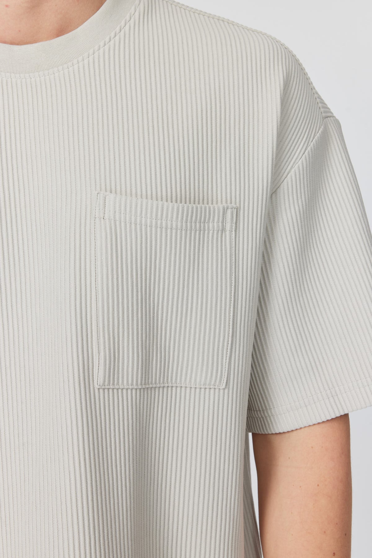 تیشێرتی بەگیرفان بۆ پیاوان