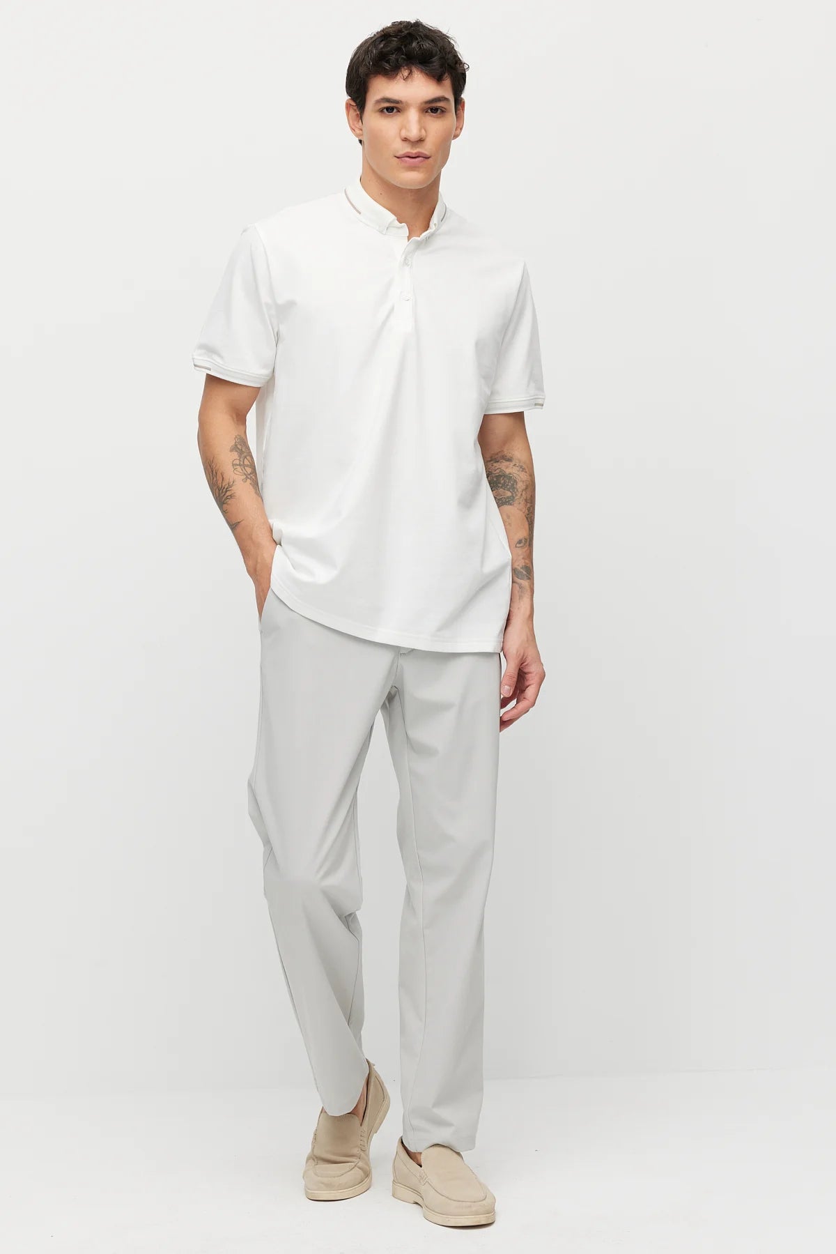 Men's Button-Down Collar T-shirt with Contrasting Color Details