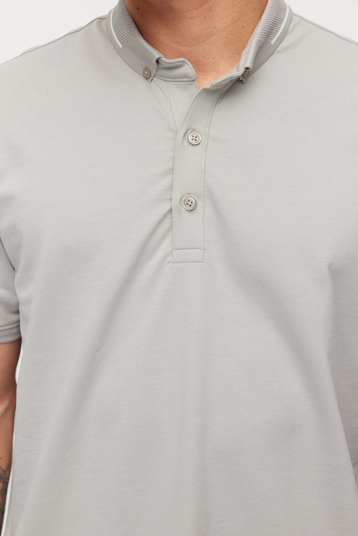 Men's Button-Down Collar T-shirt with Contrasting Color Details
