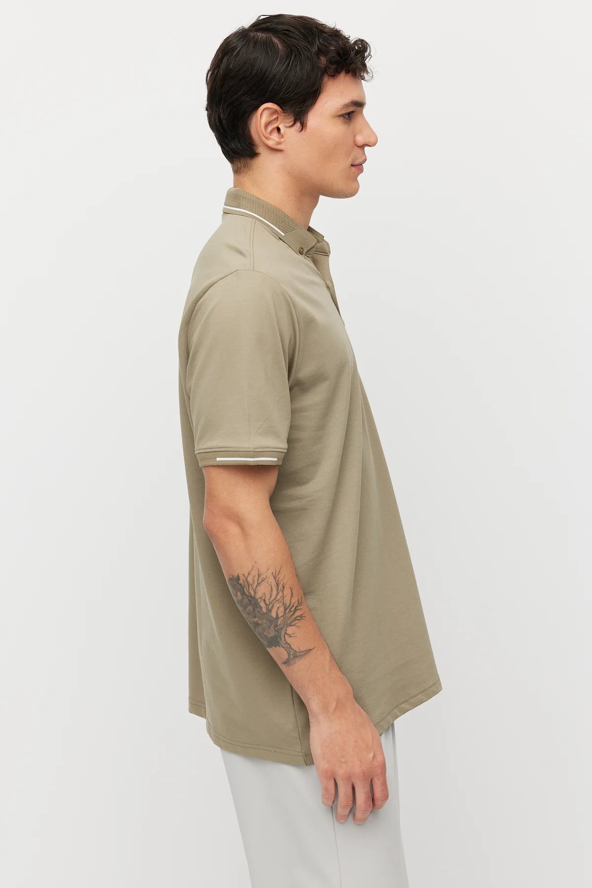 Men's Button-Down Collar T-shirt with Contrasting Color Details