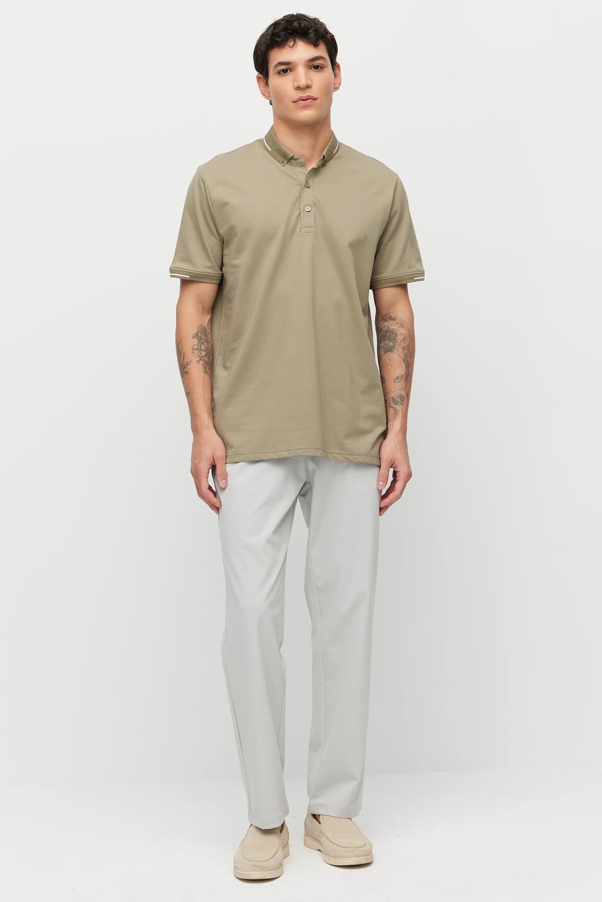 Men's Button-Down Collar T-shirt with Contrasting Color Details