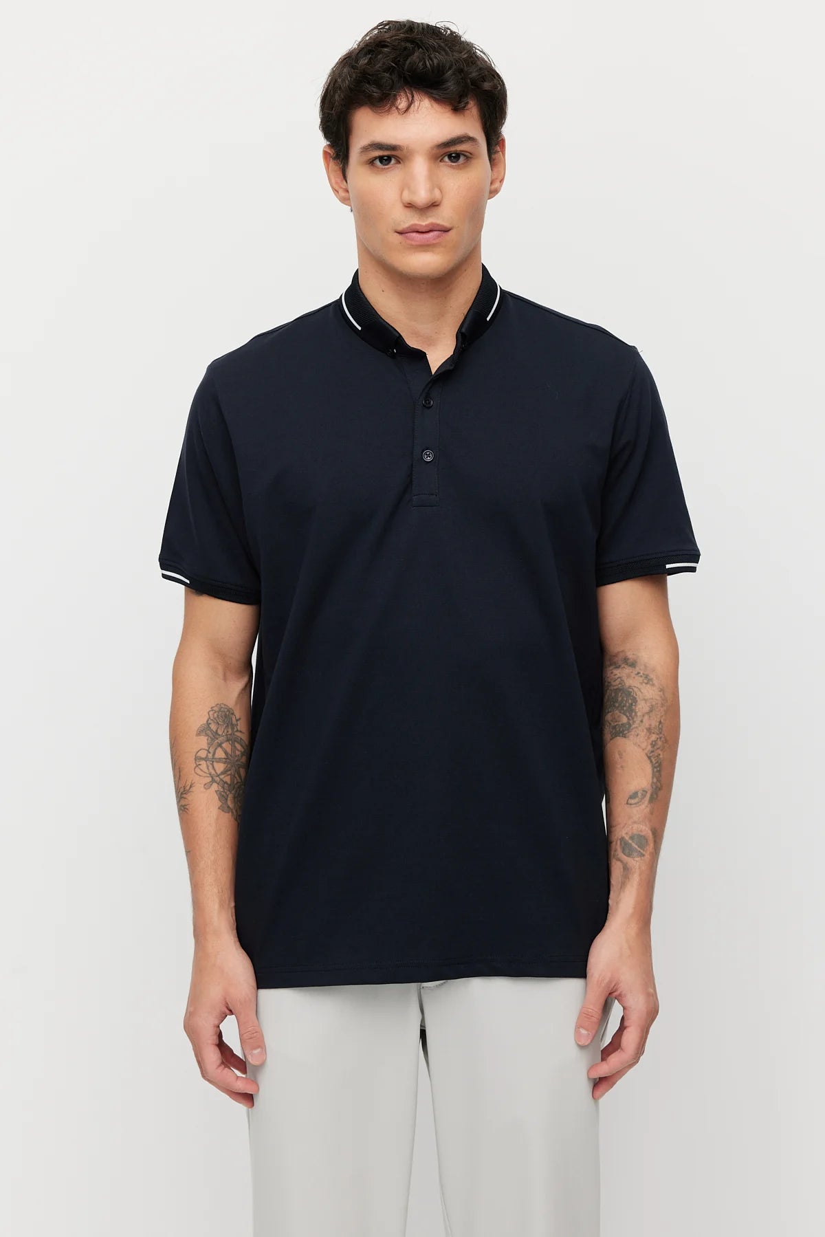 Men's Button-Down Collar T-shirt with Contrasting Color Details