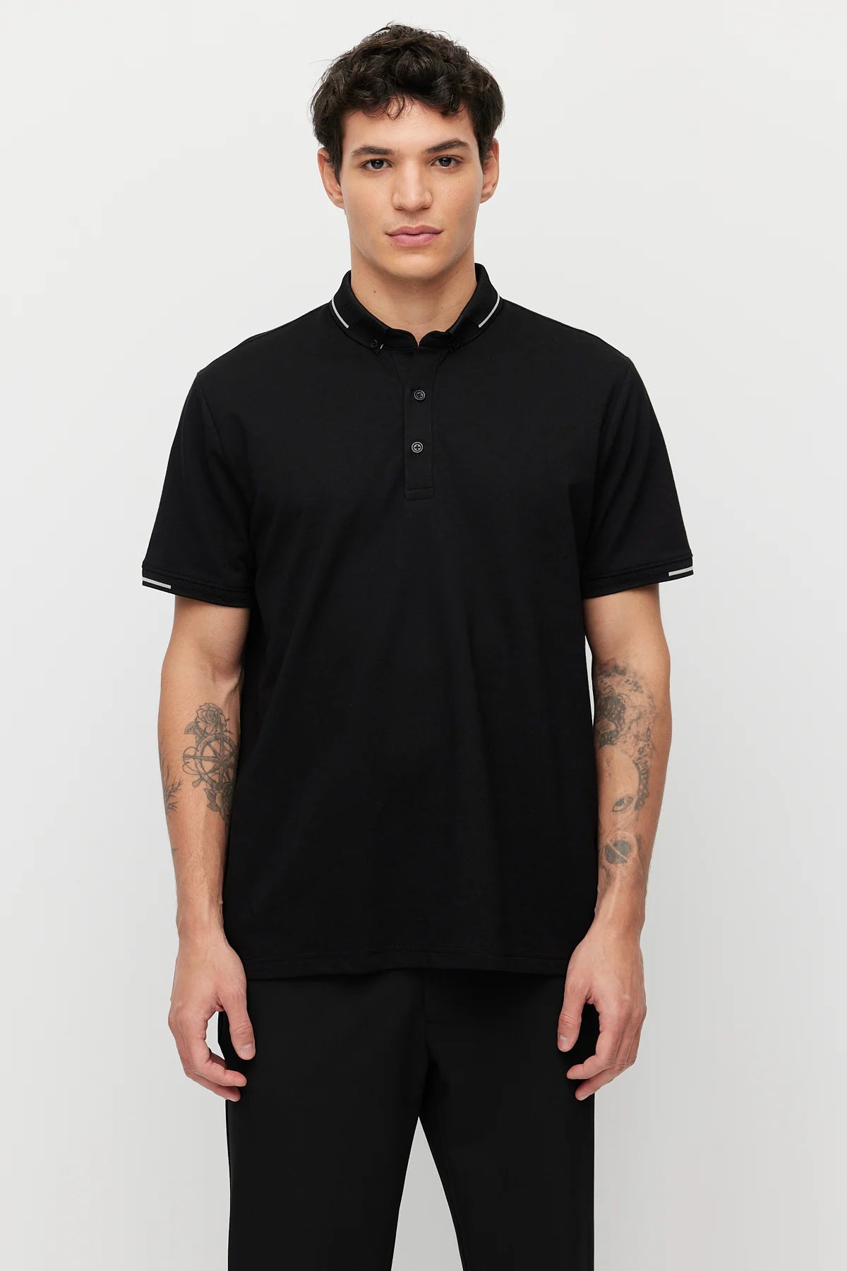 Men's Button-Down Collar T-shirt with Contrasting Color Details