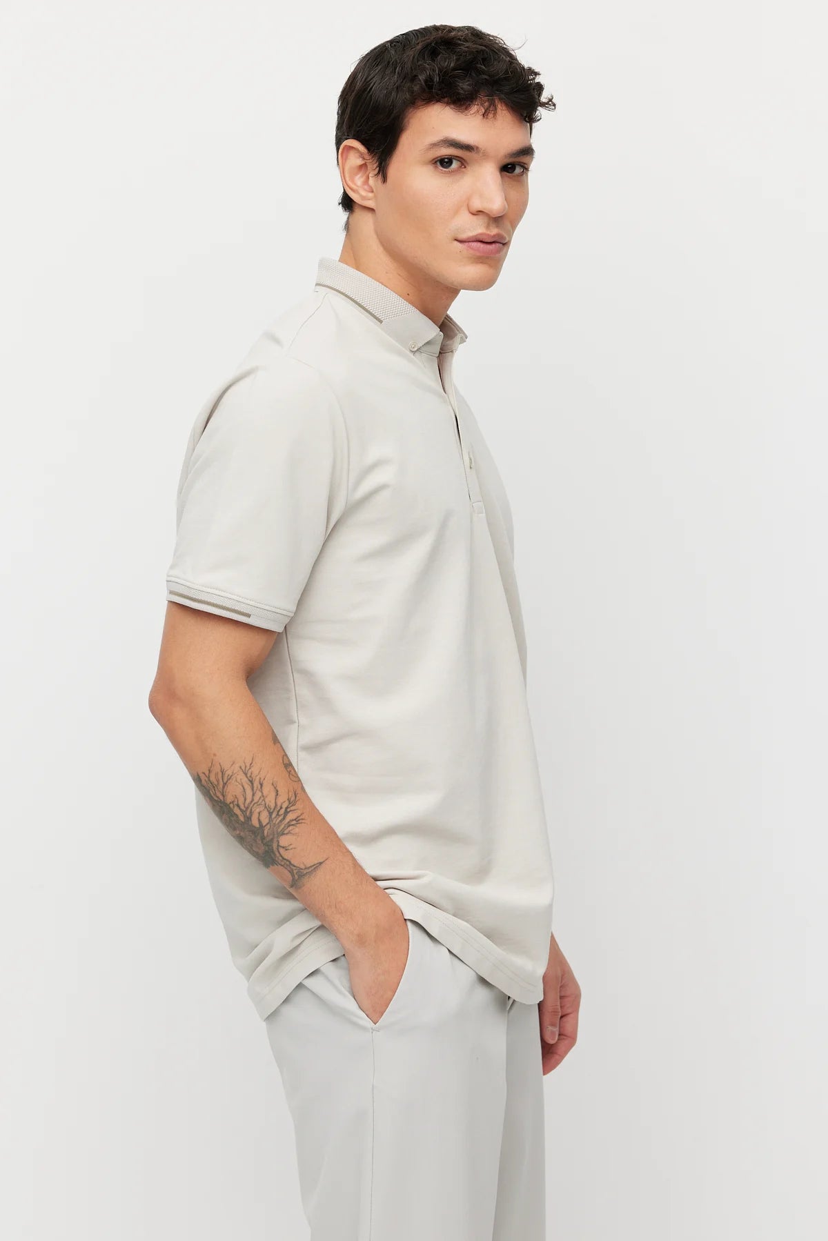 Men's Button-Down Collar T-shirt with Contrasting Color Details