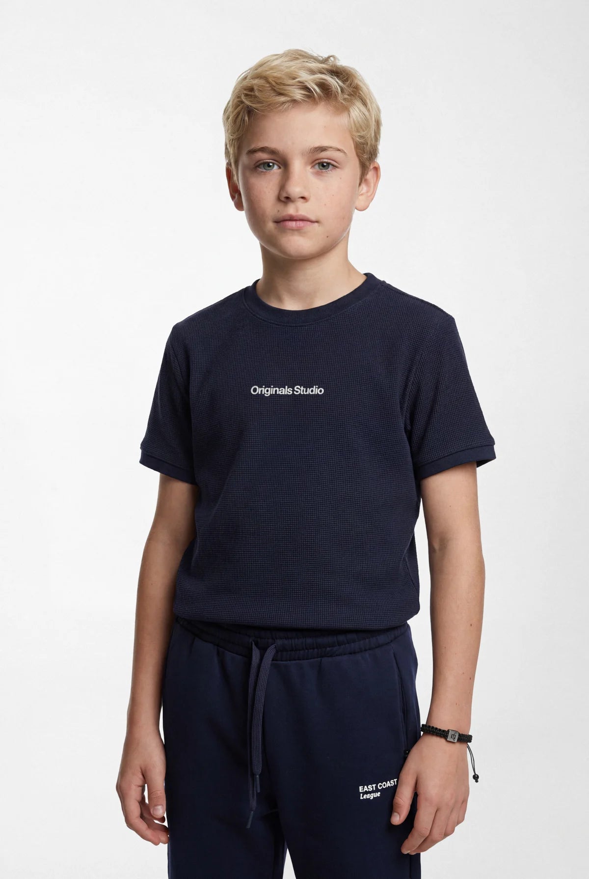 تيشيرت للأولاد بنقشة مميزة وطبعة نصية