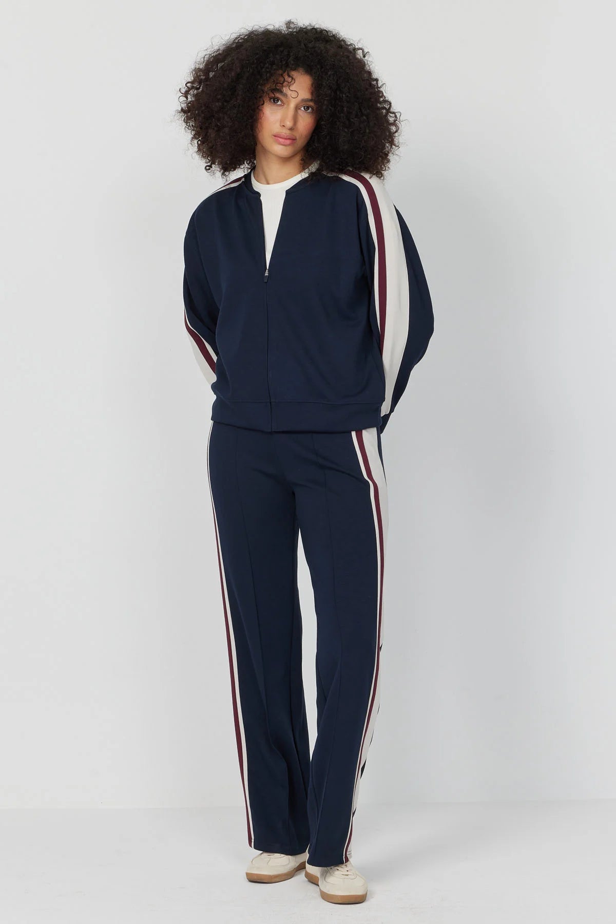 Kadın Hakim Yaka Sweatshirt