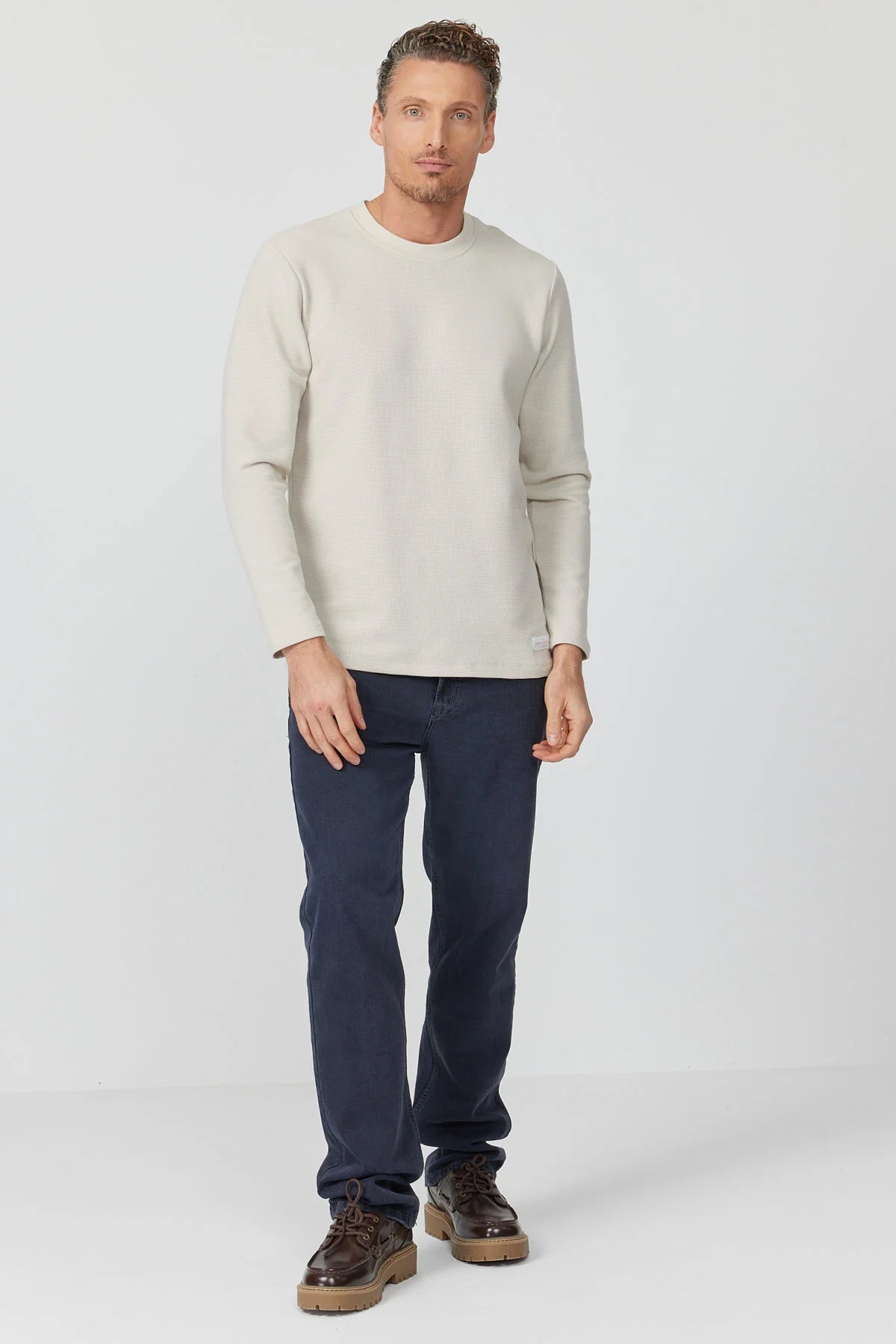 سویتشێرتێکی بنەڕەتی پیاوان