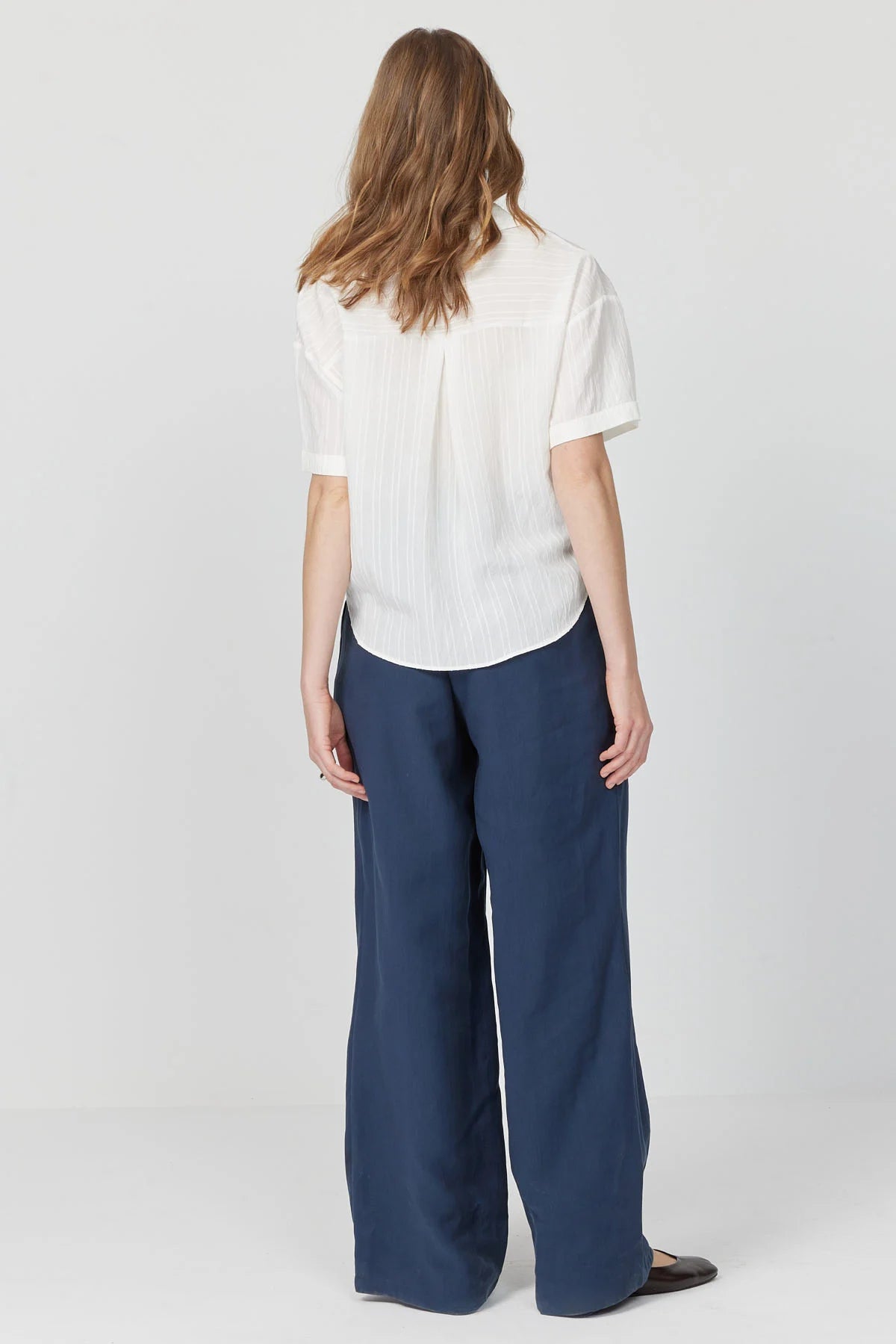 پانتۆڵی قاچی پان بۆ ئافرەتان بە وردەکاری کەمەر