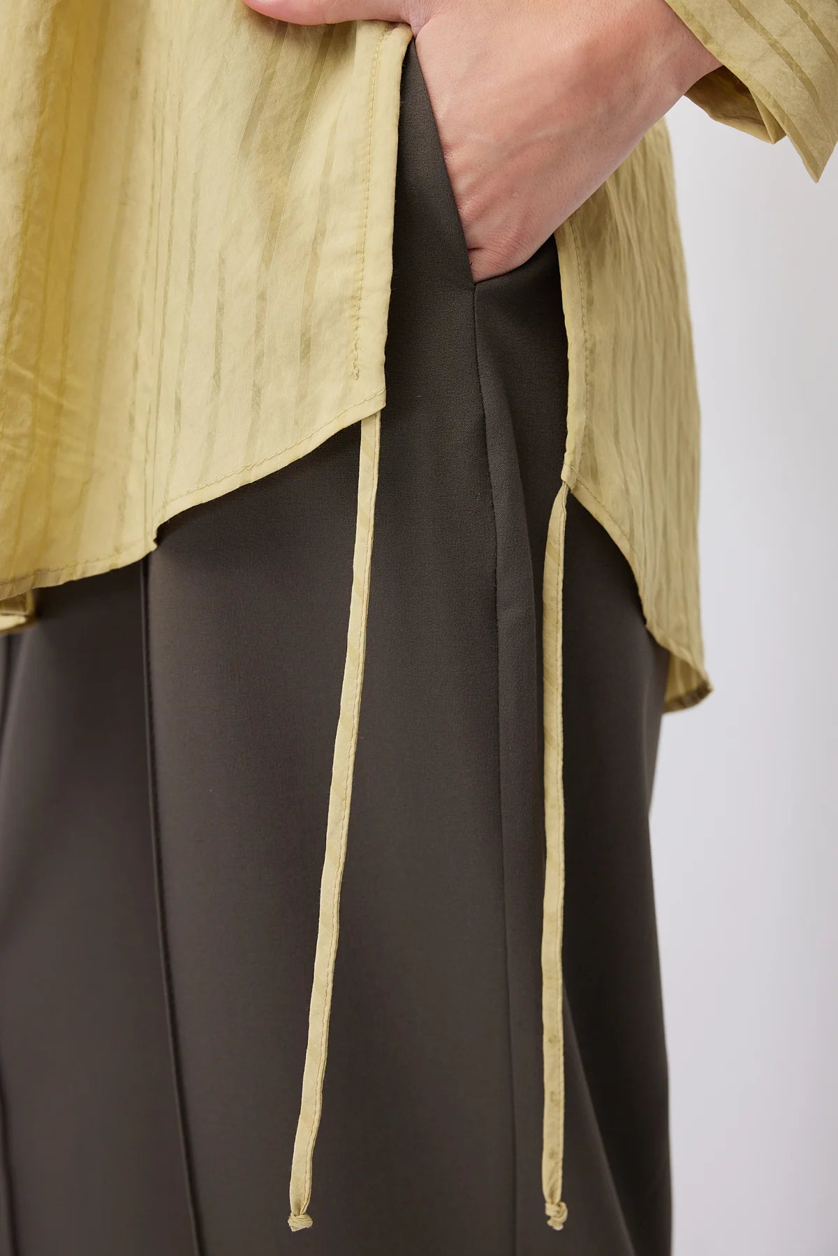 Women's High-Waisted Fabric Trousers with Front Pleat Detail