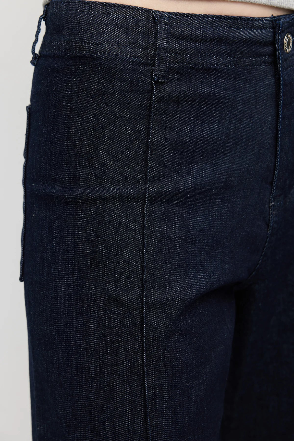 بنطلون جينز نسائي بخصر عالٍ وقصة مستقيمة