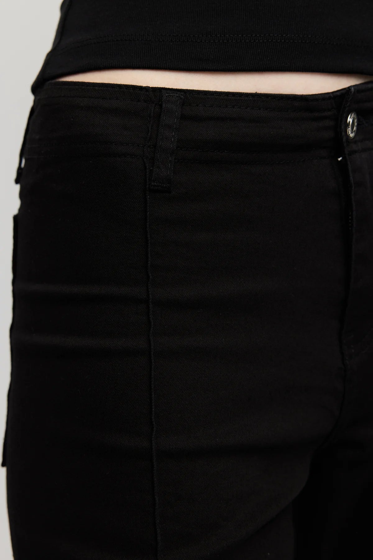 بنطلون جينز نسائي بخصر عالٍ وقصة مستقيمة