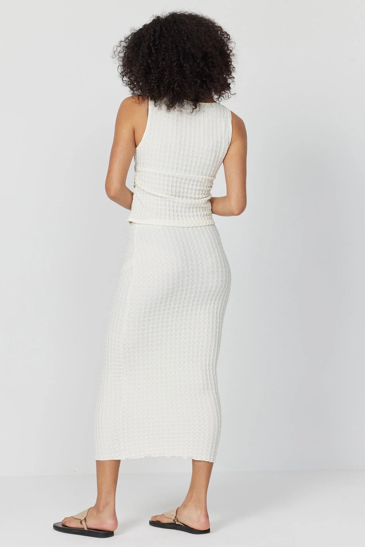 تەنوورەی ڕەنگاوڕەنگی ئافرەتان