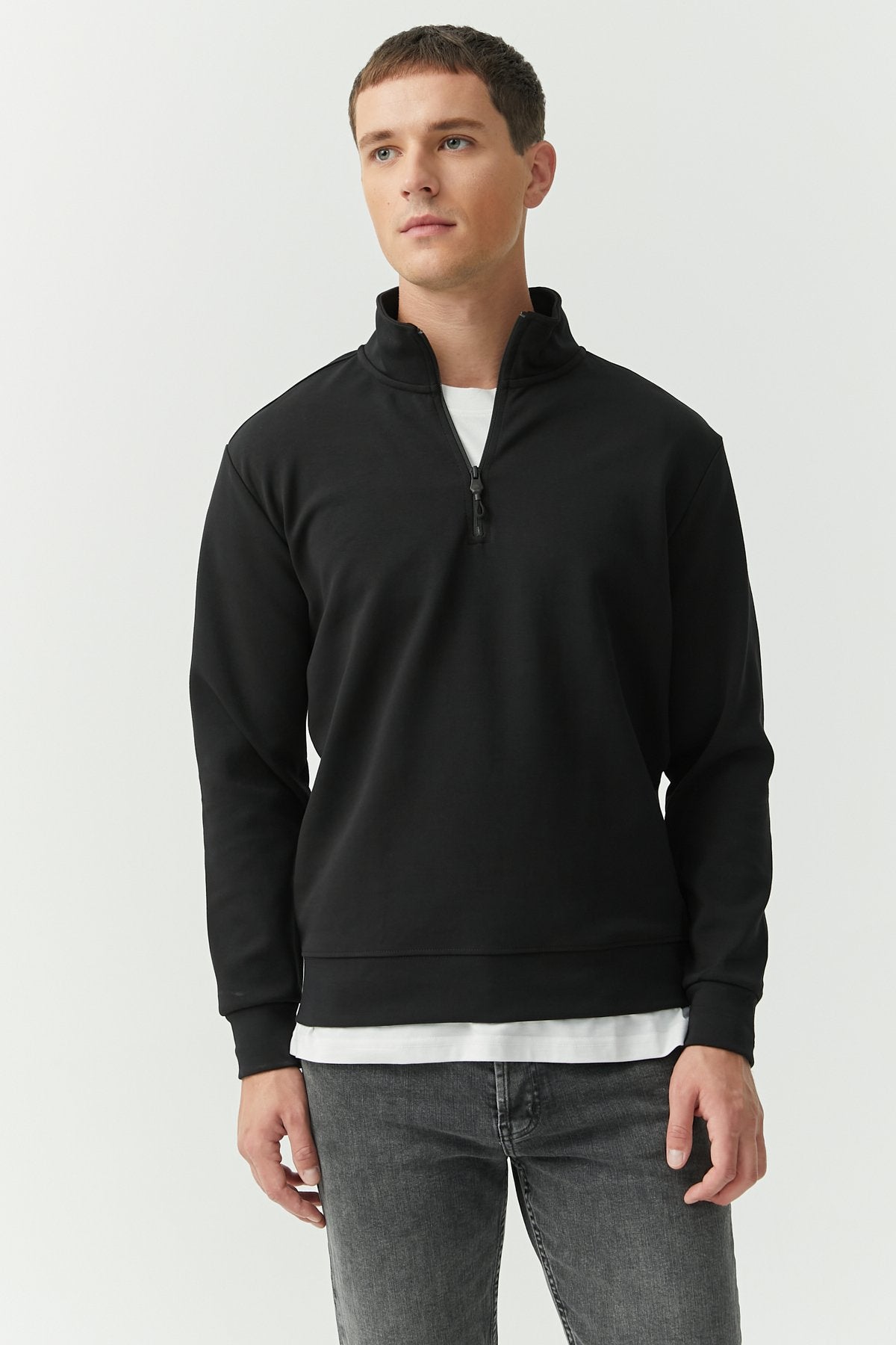 Fermuarlı Yakalı Sweatshirt