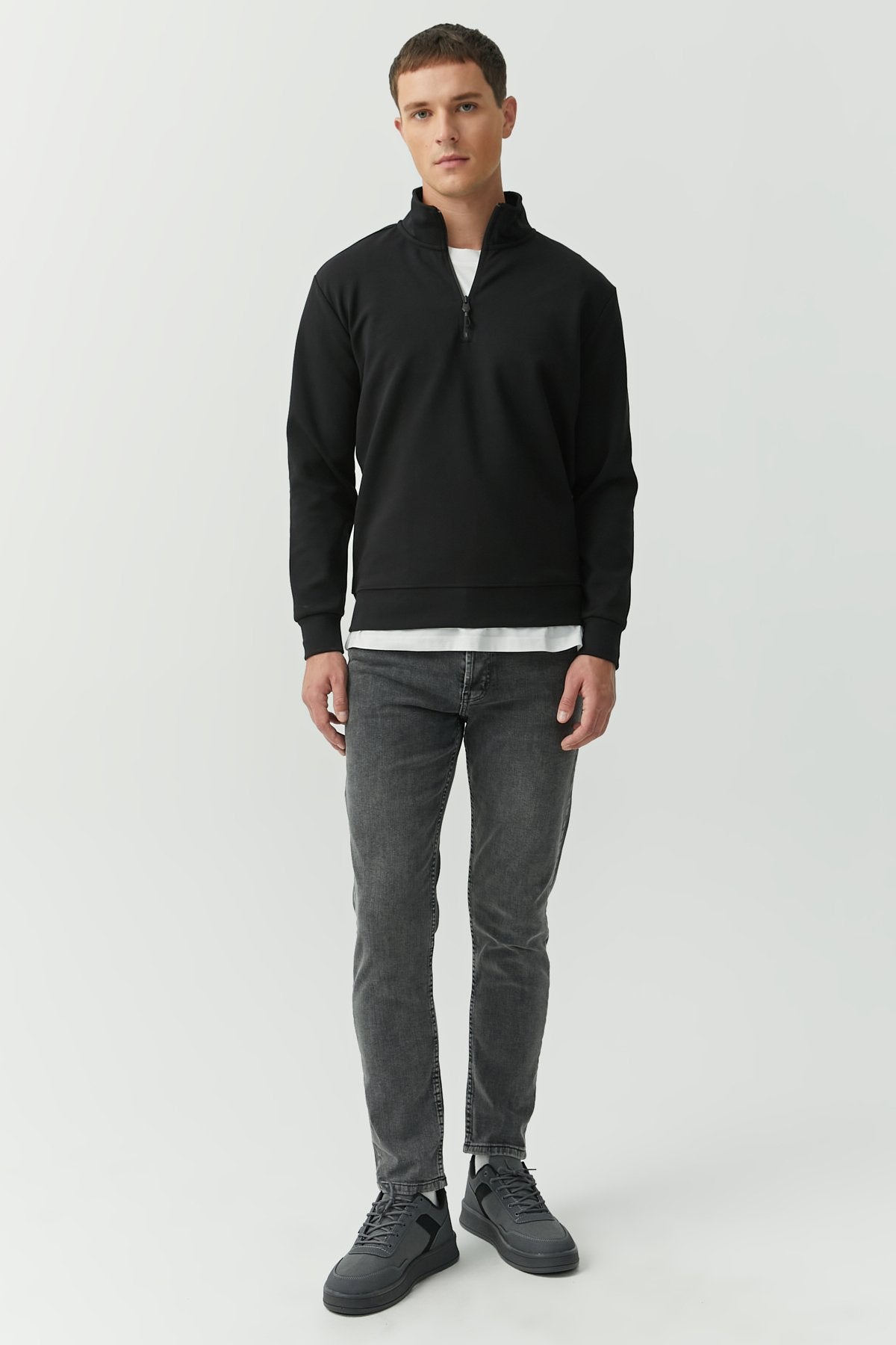 Fermuarlı Yakalı Sweatshirt