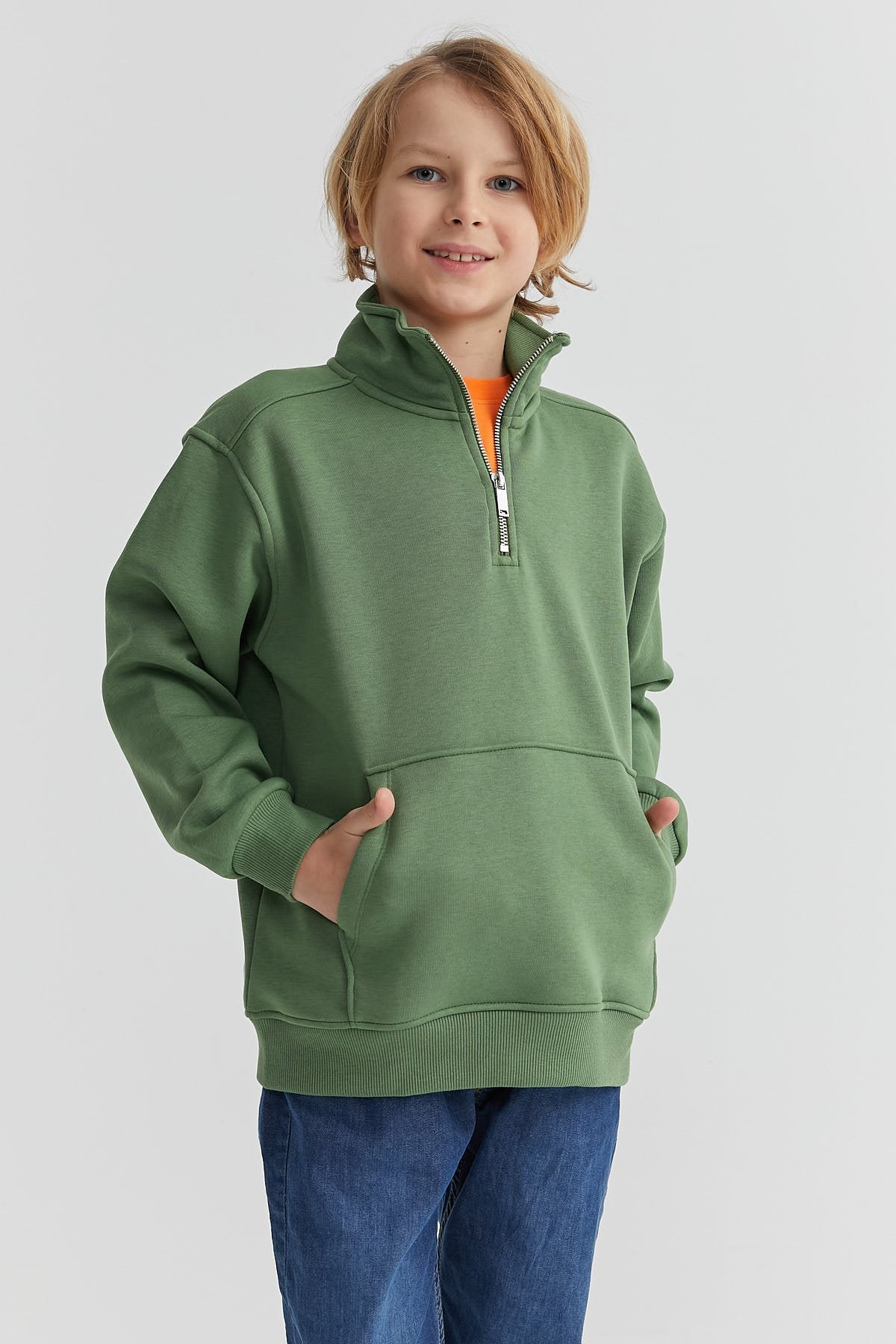 Boy's Collar Zippered Sweat Top