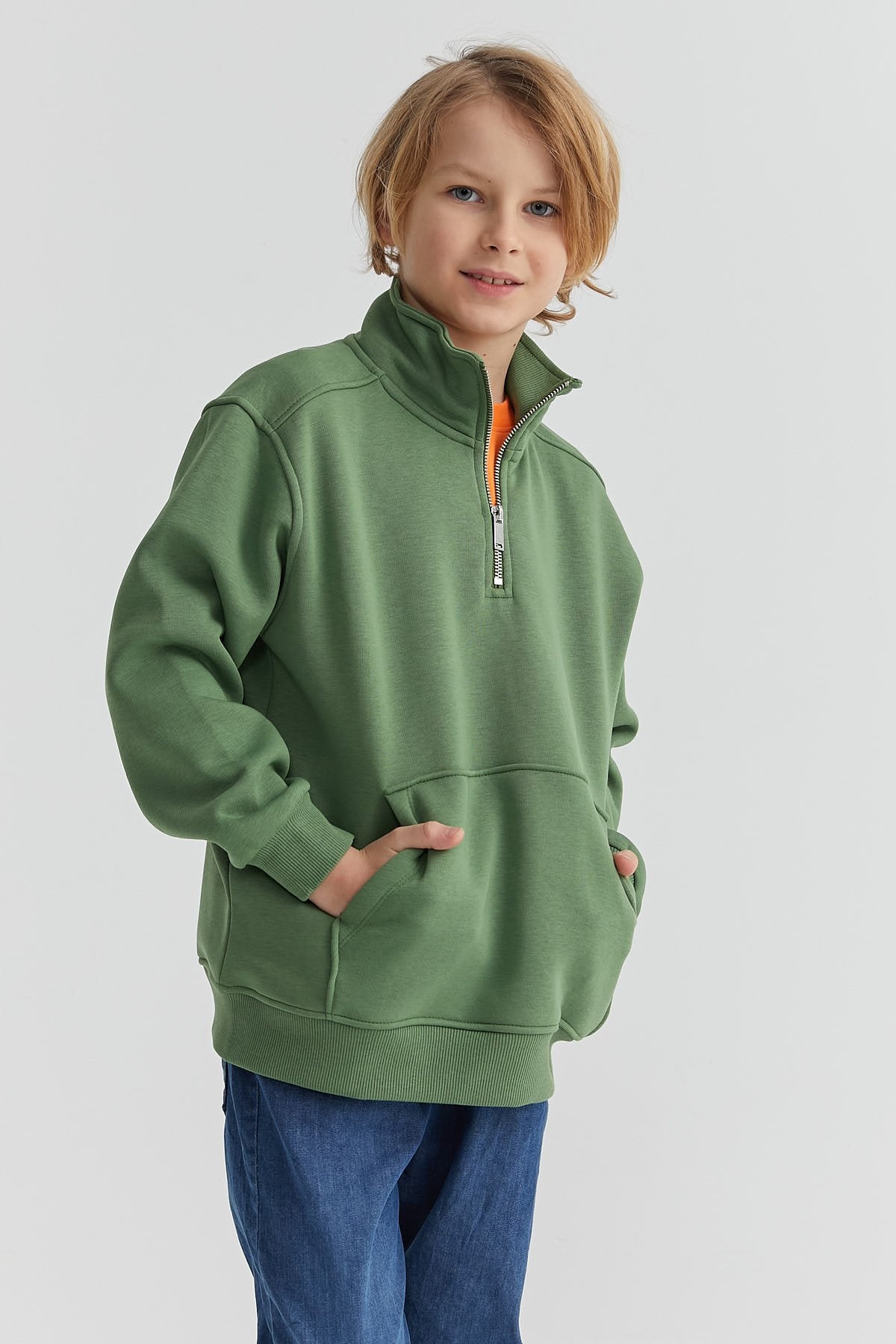 Boy's Collar Zippered Sweat Top