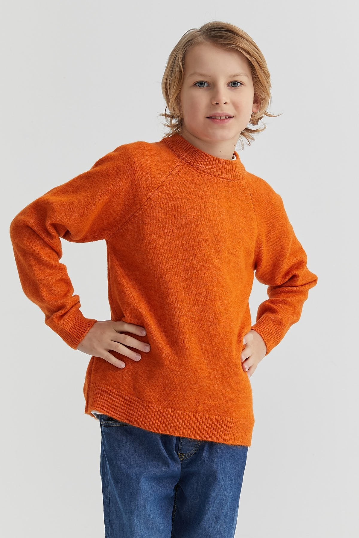 Erkek Çocuk Yuvarlak Yaka Örgü Kazak