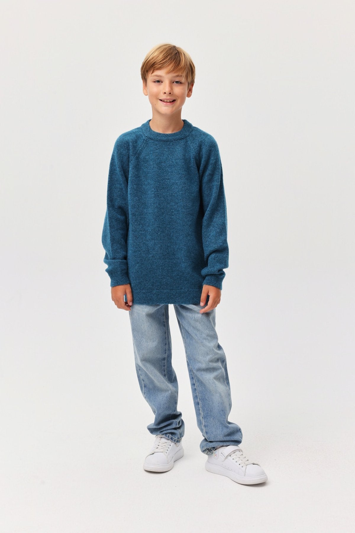 Erkek Çocuk Yuvarlak Yaka Örgü Kazak