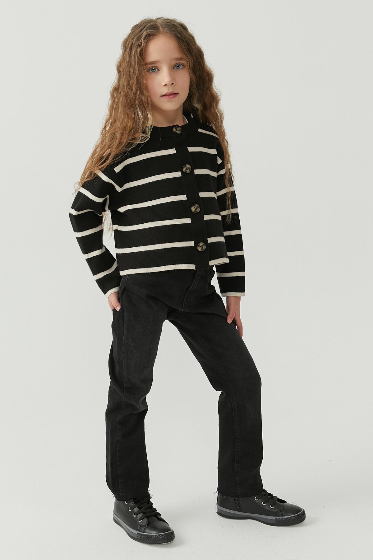 Girl's Crew Neck Buttoned Knit Cardigan