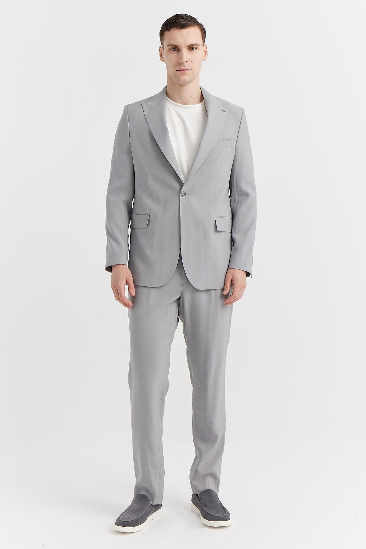Mono Collar Classic Suit