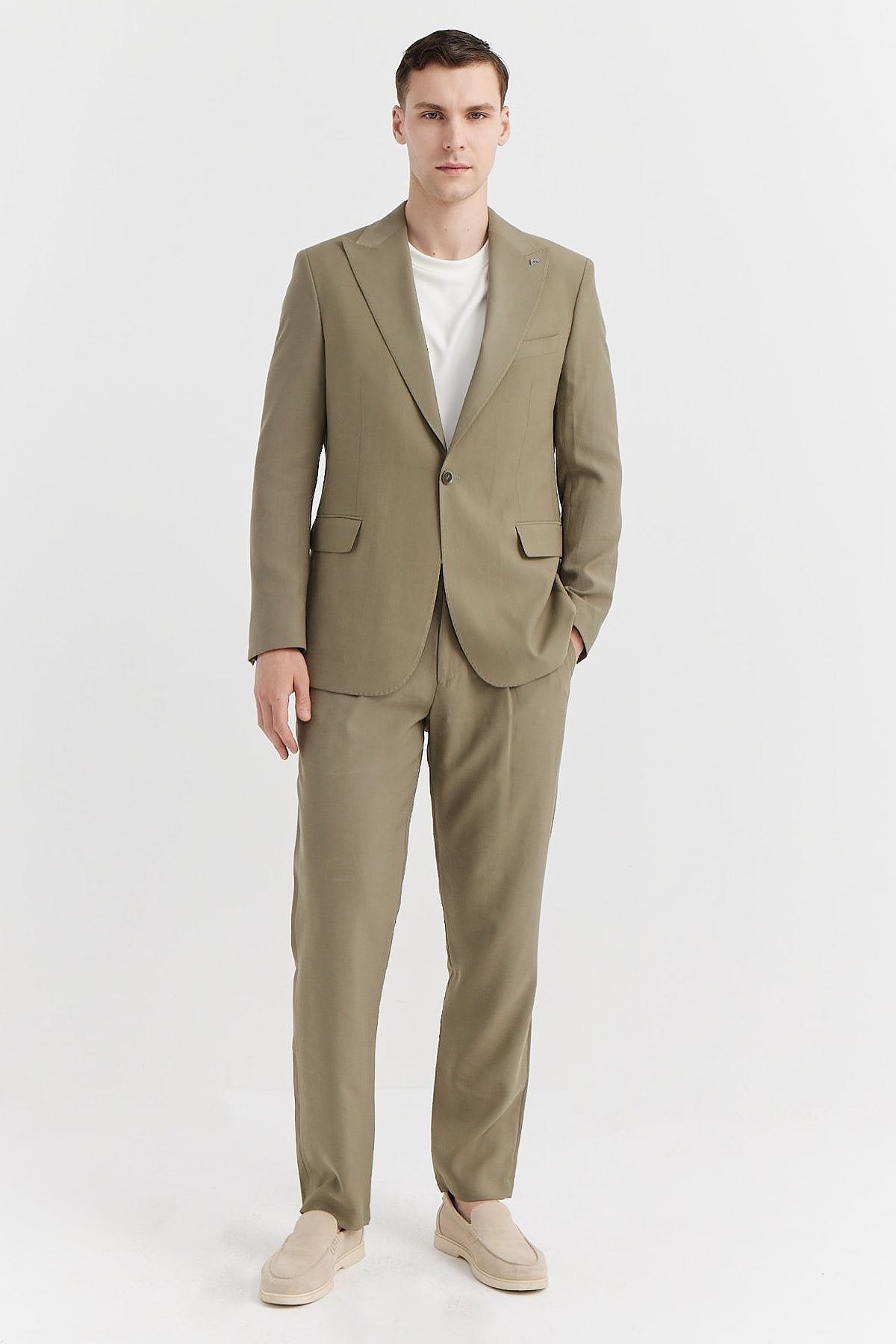 Mono Collar Classic Suit
